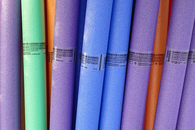 Smarte idéer til pool-noodles – mere end bare sjov i vandet