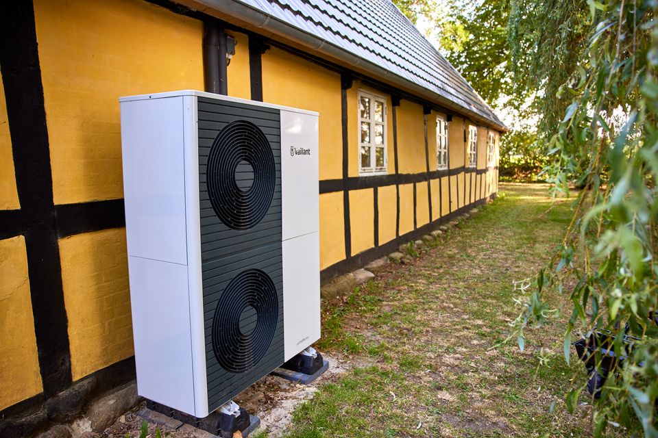 Nu kan du søge et ekstra stort tilskud på 27.000 kr. til en varmepumpe