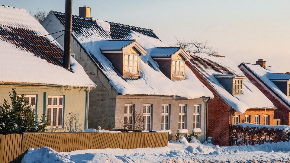 Snevejr: Pas på sne og istapper på hustage og altaner
