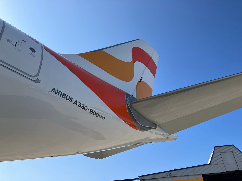 Spies sender charterfly efter strandede danskere
